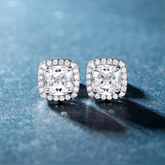 New Simulated Diamonds 925 Sterling Silver Stud Earrings - Picture 2 of 12